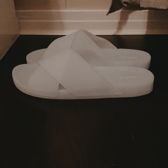 Boutique Slides!💦 - Picture 3 of 3